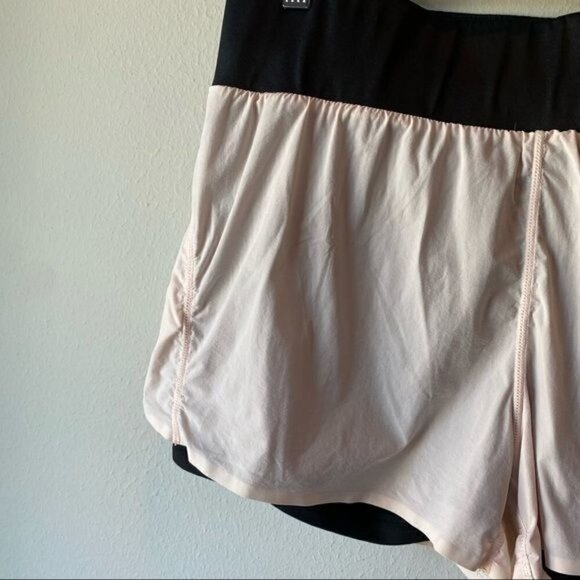 Fabletics Celine Run Short L - Picture 3 of 5